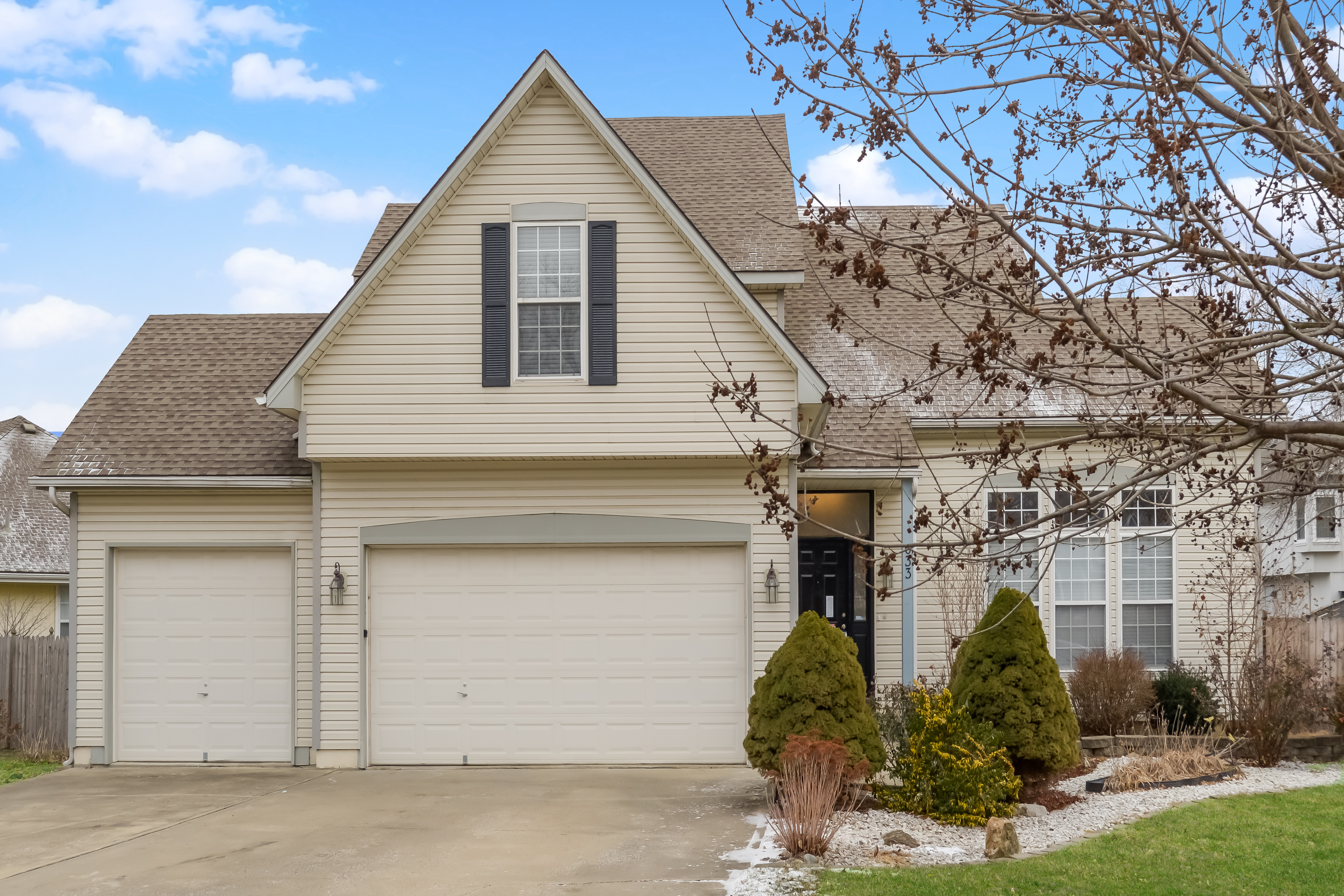 633 SE JAMES CT LEES SUMMIT, MO 64063